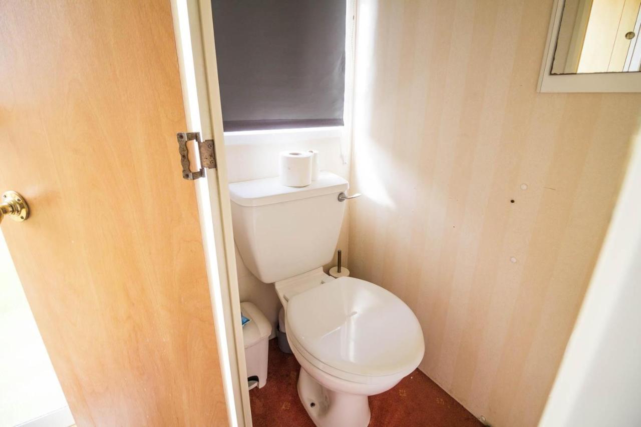 6 Berth Caravan With Decking Nearby Heacham Beach In Norfolk Ref 21047A Hotel Kültér fotó
