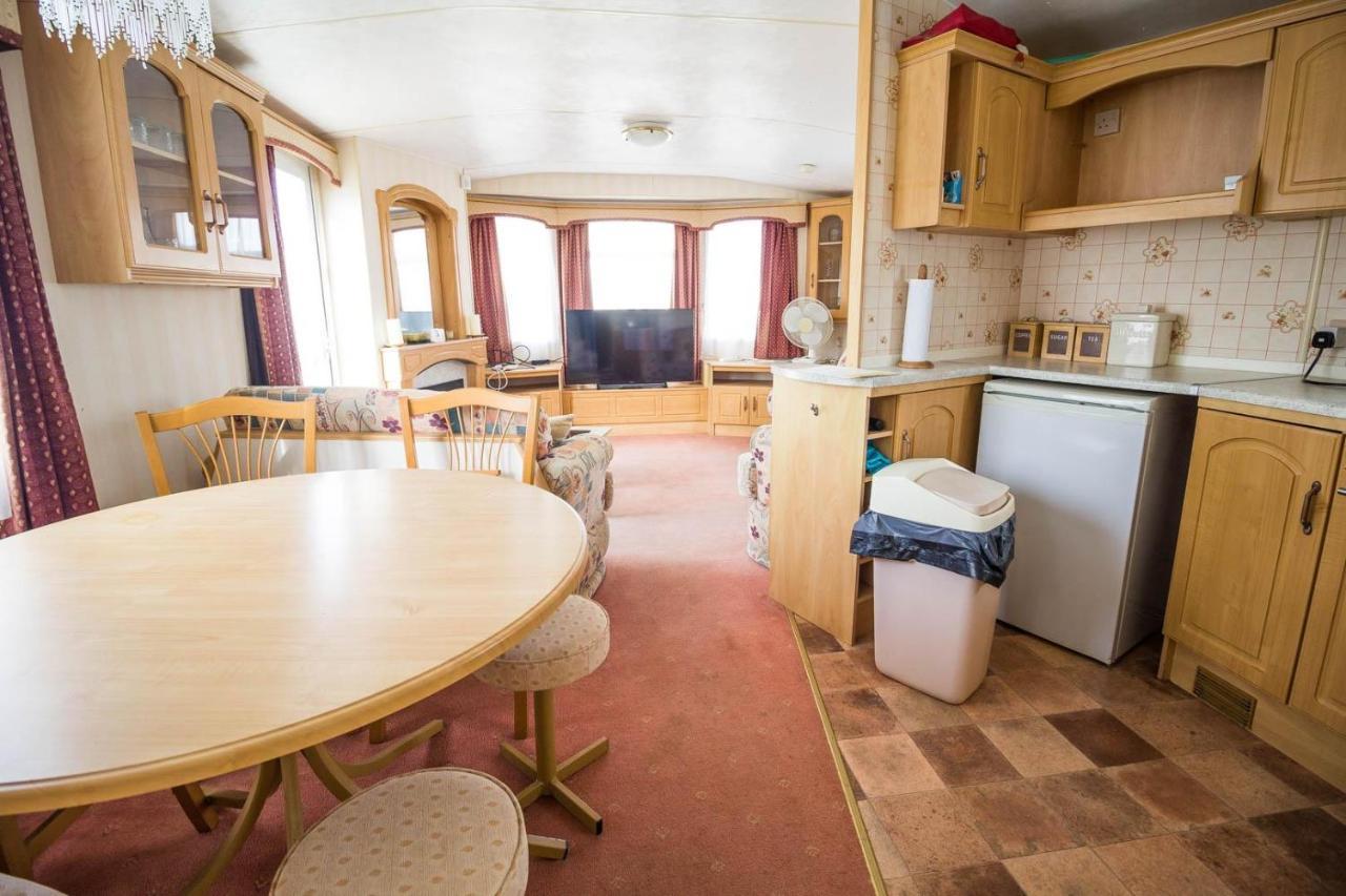 6 Berth Caravan With Decking Nearby Heacham Beach In Norfolk Ref 21047A Hotel Kültér fotó