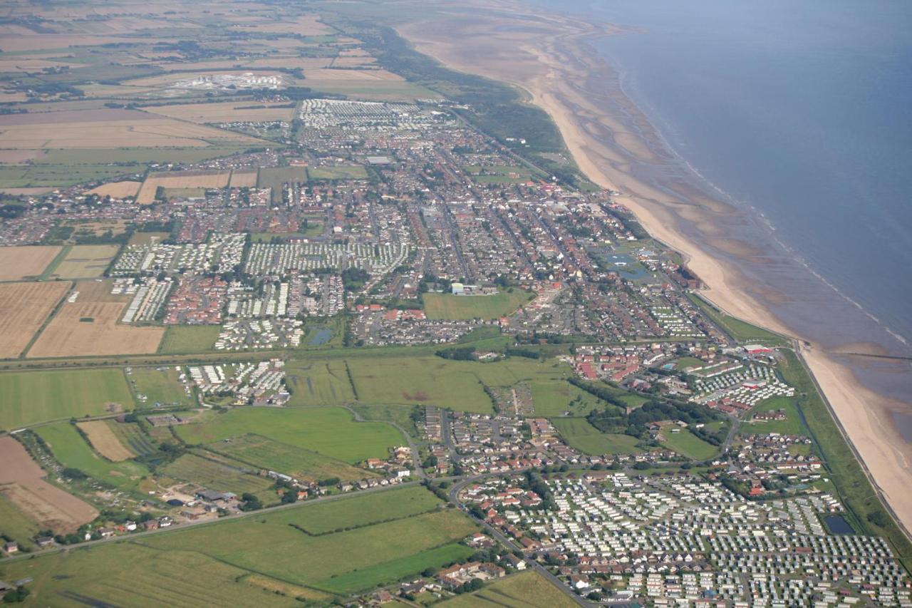 6 Berth Caravan With Decking Nearby Heacham Beach In Norfolk Ref 21047A Hotel Kültér fotó