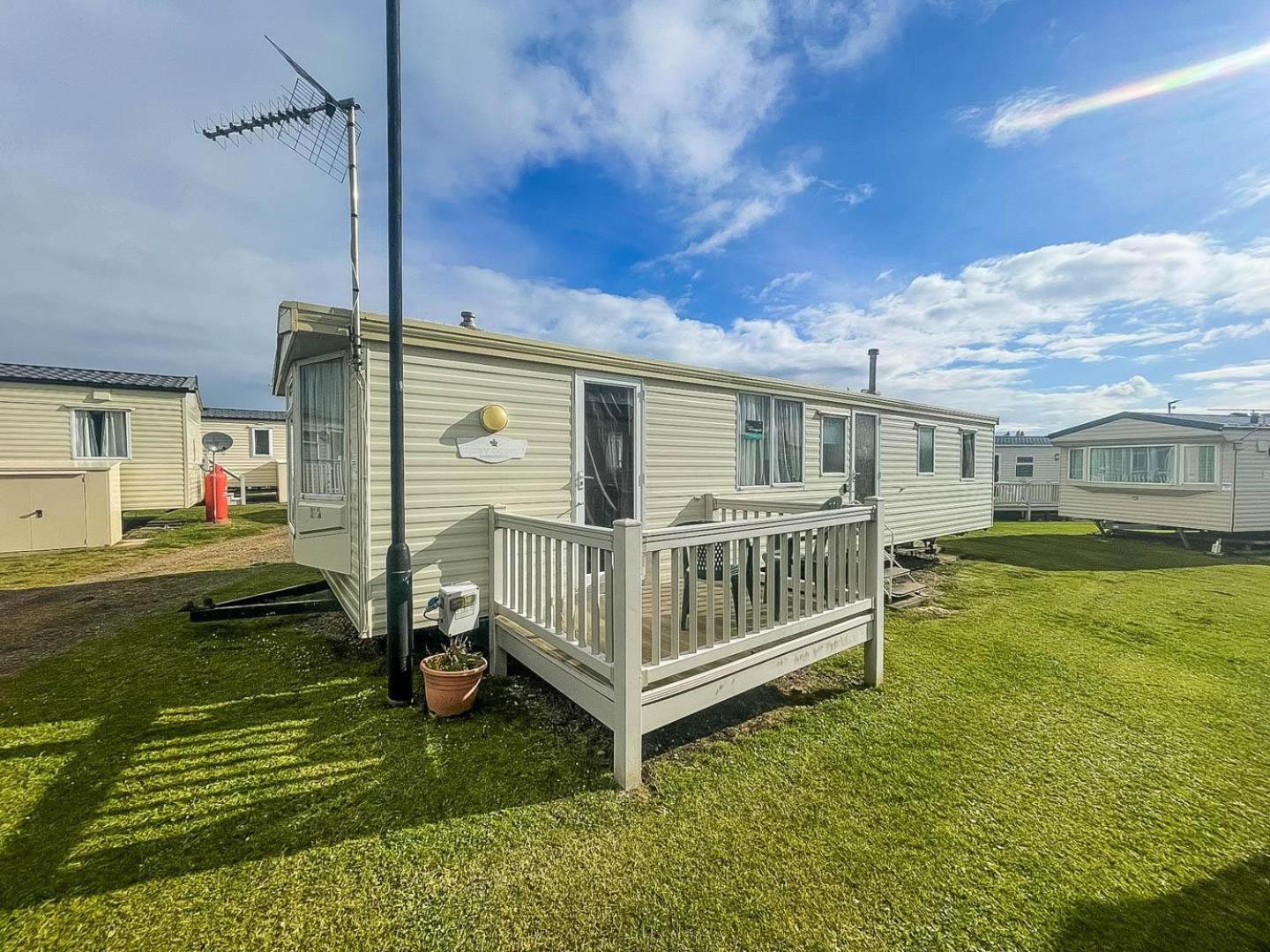 6 Berth Caravan With Decking Nearby Heacham Beach In Norfolk Ref 21047A Hotel Kültér fotó